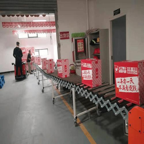 伸縮皮帶機(jī)賦能易碎輕工貨品裝卸 破解人工搬運(yùn)盲區(qū)與破損難題